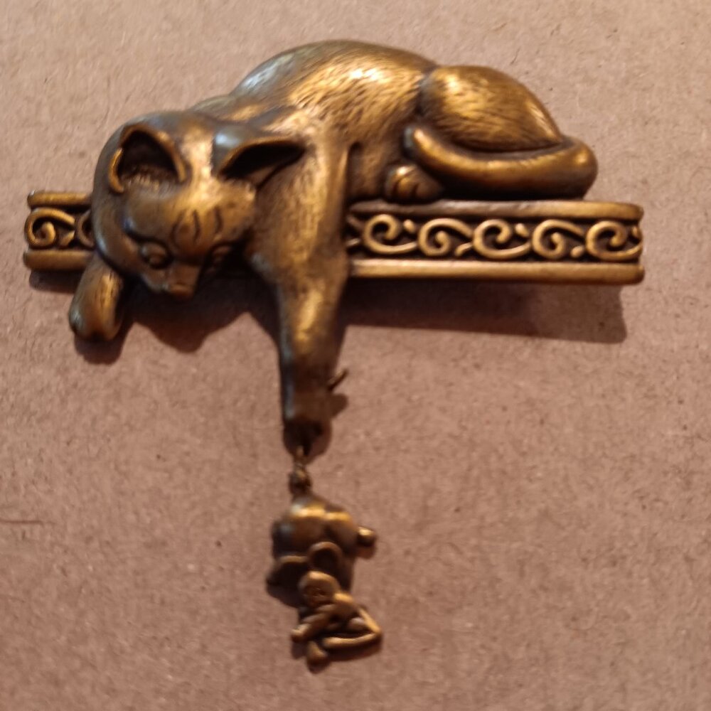 VINTAGE JJ JONETTE CAT AND MOUSE 2 PIECE ATTACHED WITH CHAIN BROOCH